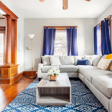 Villa Historic Family Getaway, 5 Star Location, Royal Beds